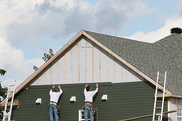 Professional Siding Replacement technician working in Edison, OH